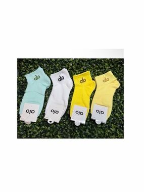 ALO Yoga  Socks - Pastel Mint, White, Yellow & Pale Yellow (4-Pack)